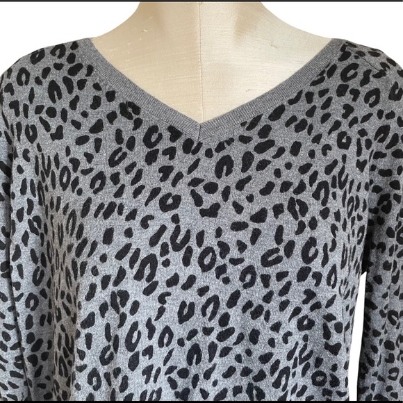 Ann Taylor Loft Grey Leopard Print Long Sleeve Top Size Small - Picture 5 of 13
